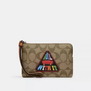 COACH  |  Corner Zip Wristlet In Signature Canvas With Patch (Khaki Multi)